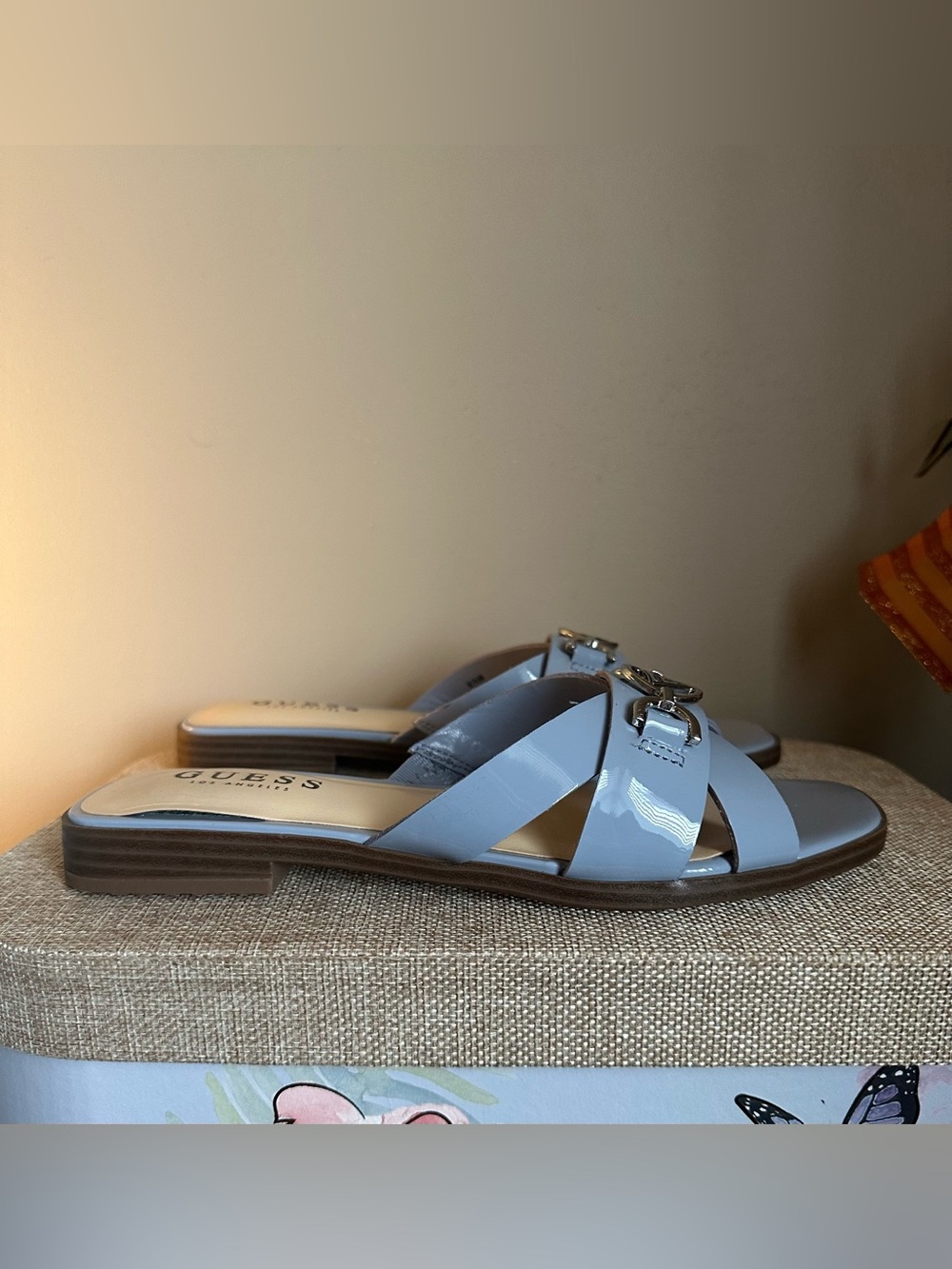 GUESS Light Blue Patent Slide Sandals with Silver Chain Emblem 6.5 - Picture 5 of 7